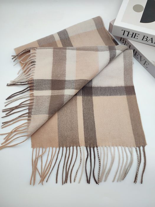 Szalik wełniany z frędzlami klasyczny casualowy wool basic capsule