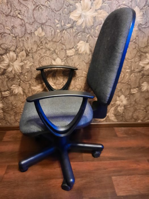 Крісло офісне (стілець)