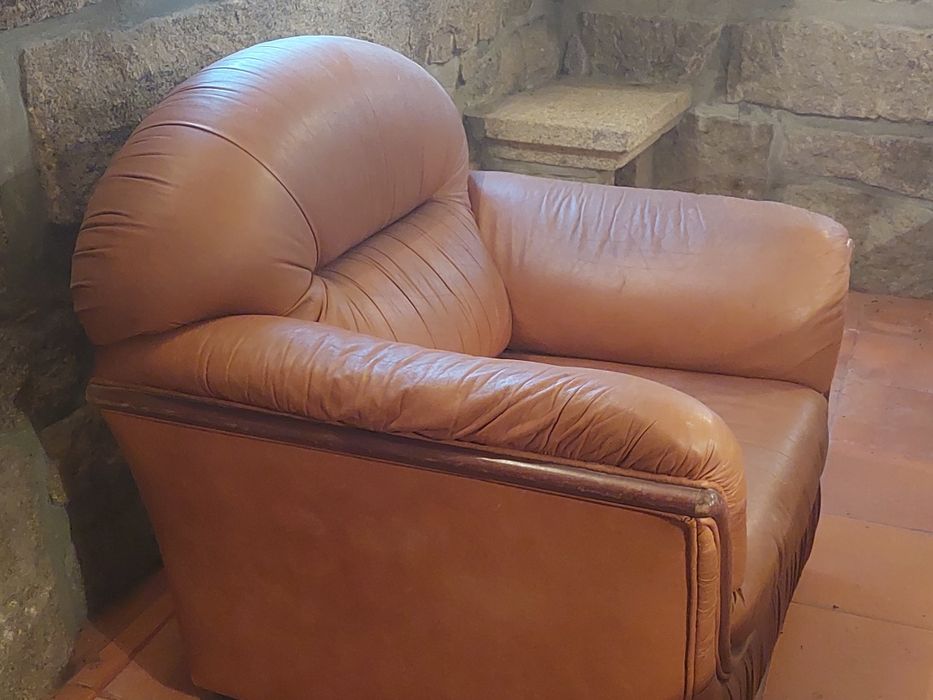 Conjunto de sofás em pele