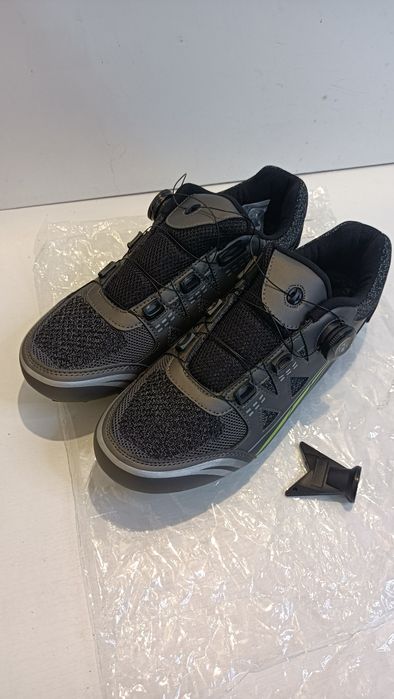 Sapatos BTT 42 cinza