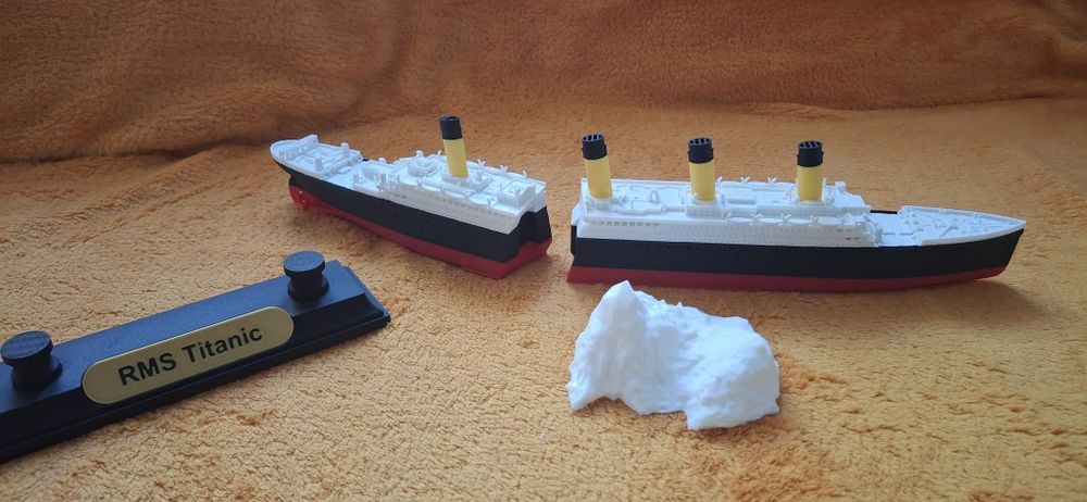 RMS Titanic – Model kolekcjonerski 3D łamany z magnesami (Skala 1:780)