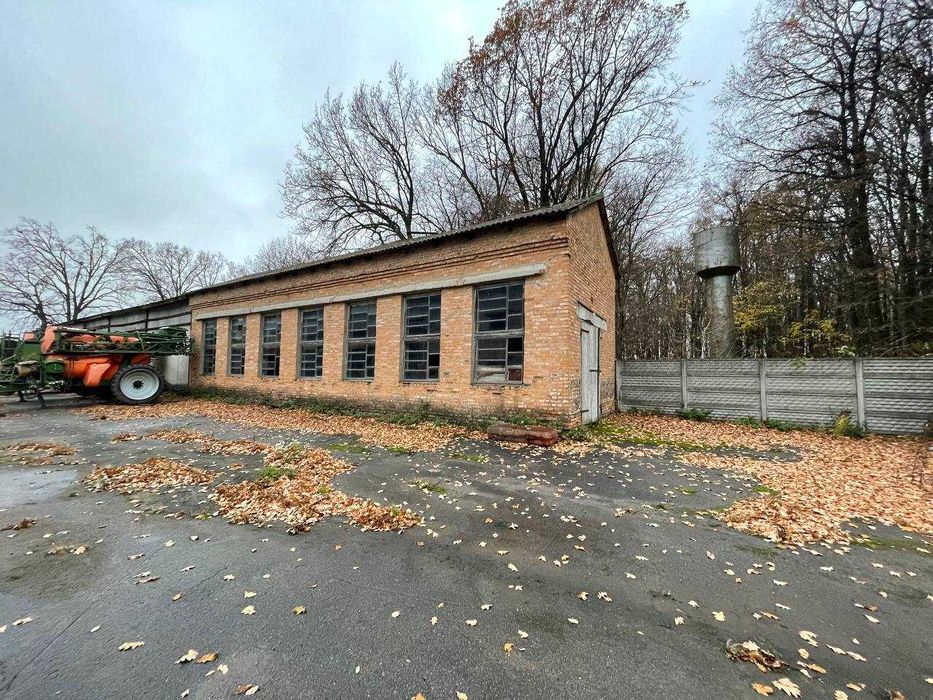 Продаж тракторна майстерня Вінницька обл. с. Нова Гребля (3 281,1 м2)
