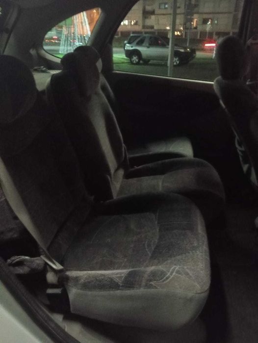 Vendo Renault Scénic 1.9, ano 1999, bom estado geral.