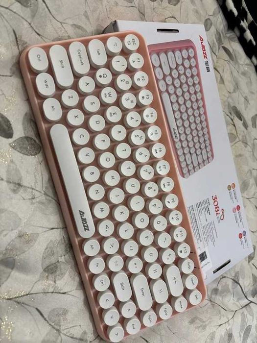 Teclado cor-de-rosa com teclas amortecidas