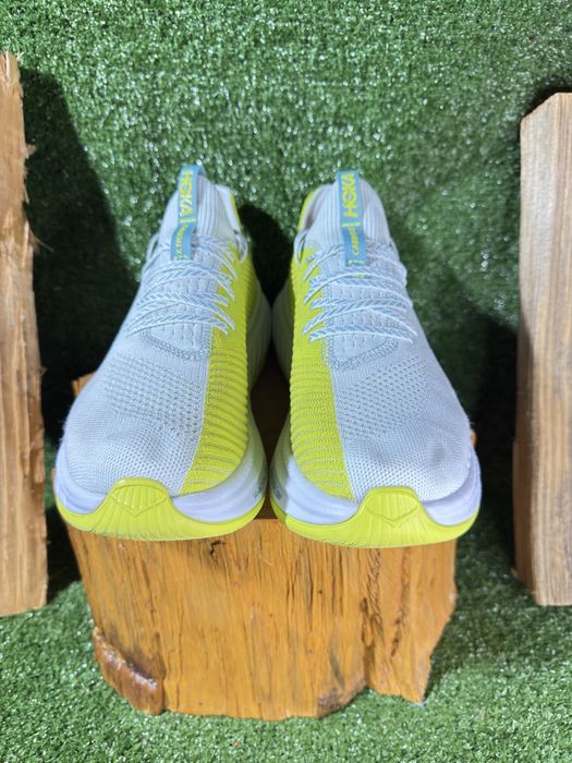 Hoka Carbon X.