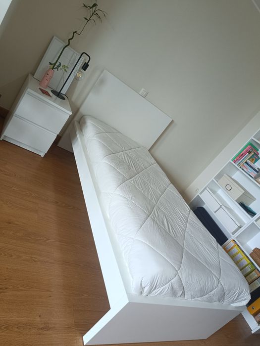 Cama solteiro Malm IKEA + estrado + colchão + 2 gavetas