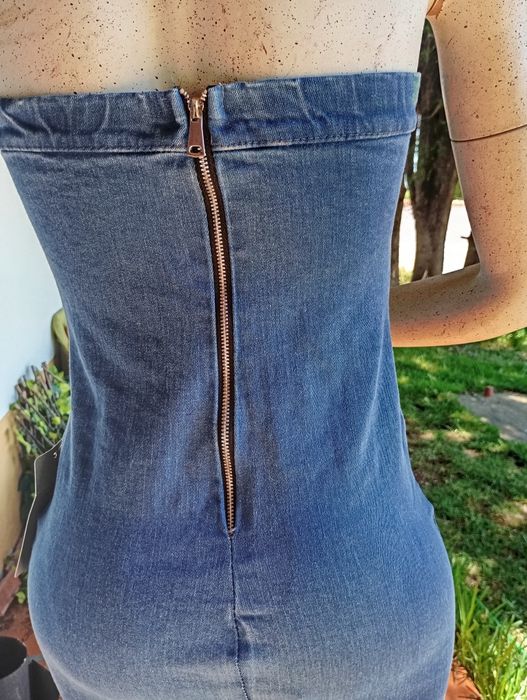 Vestido justo em ganga