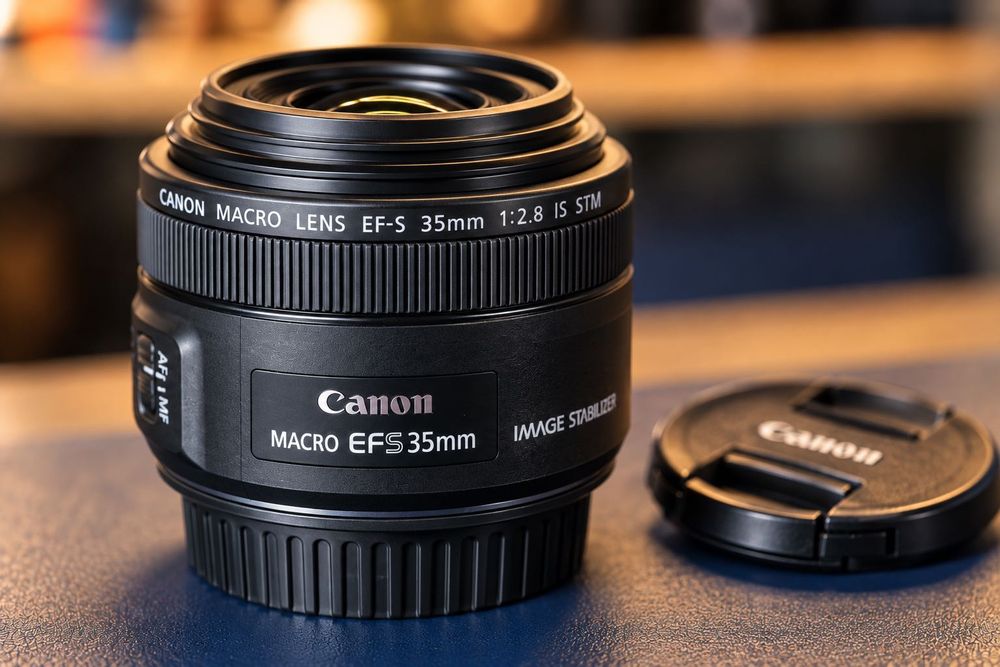 Canon EOS 77D + EF-S 35mm f/2.8 Macro IS STM | Excelente Estado
