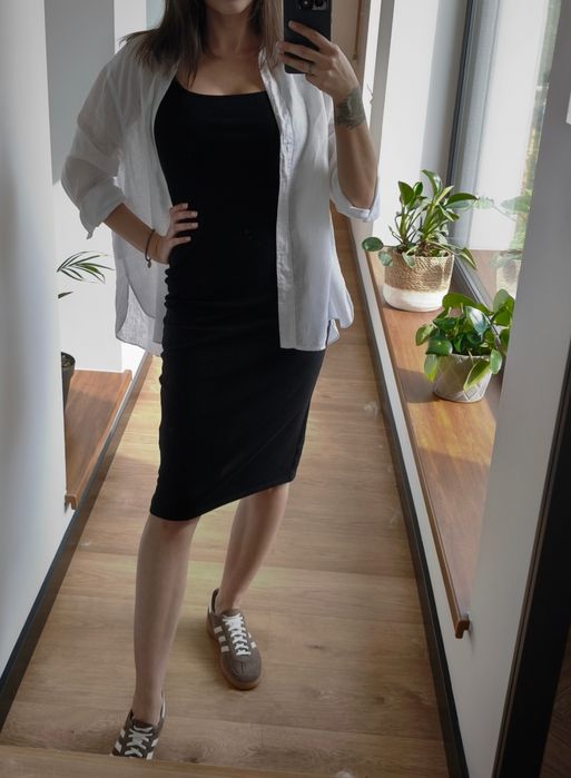 Czarna sukienka midi Basic dopasowana Zara