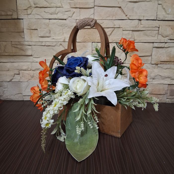 Kompozycja kwiatowa stroik Serce