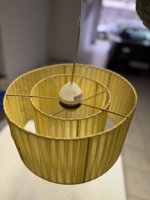 Candeeiro de teto em tecido amarelo