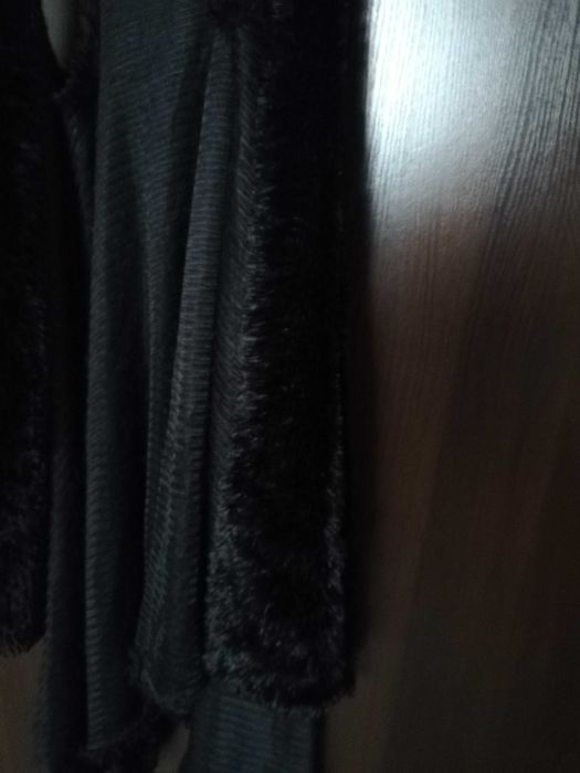 Czarna narzutka uniwersalna