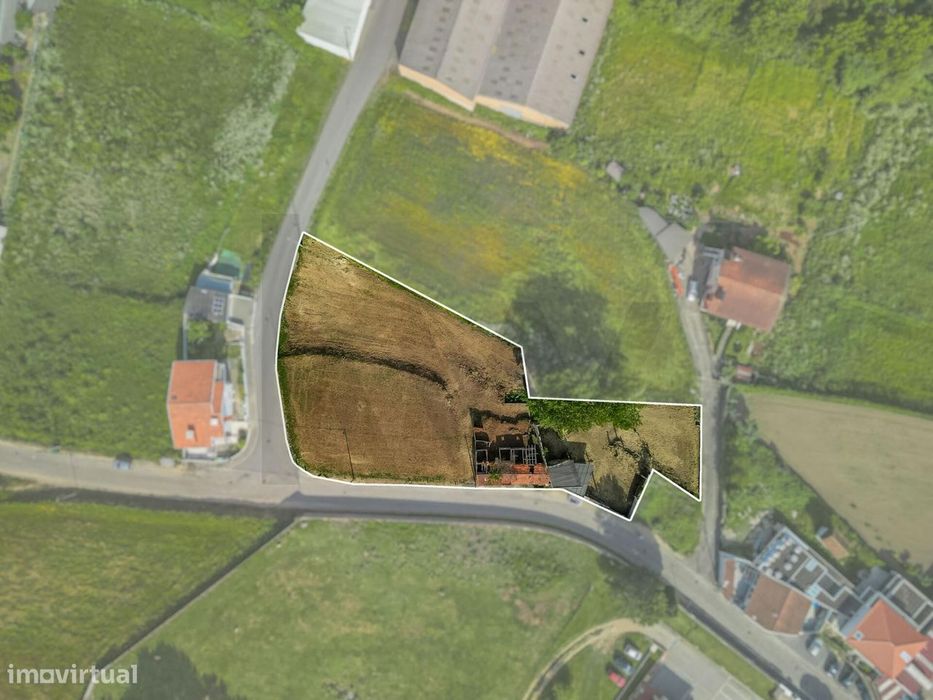 TERRENO  - 2.742 m2 Rua Pousada - Perosinho - V.N.Gaia