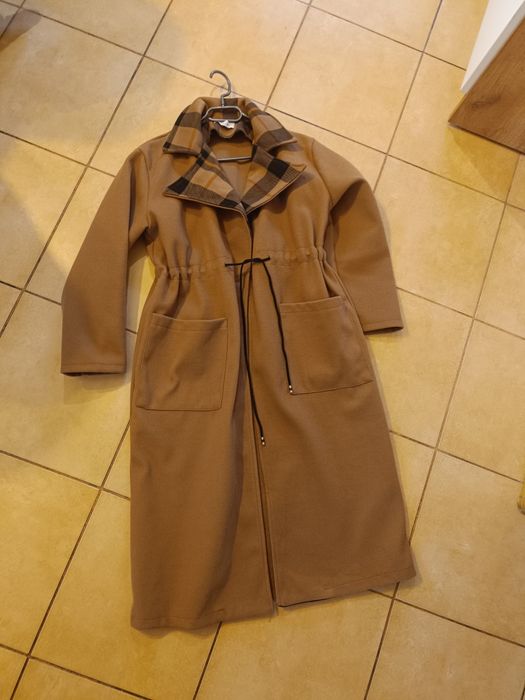 Brązowo beżowy płaszczyk