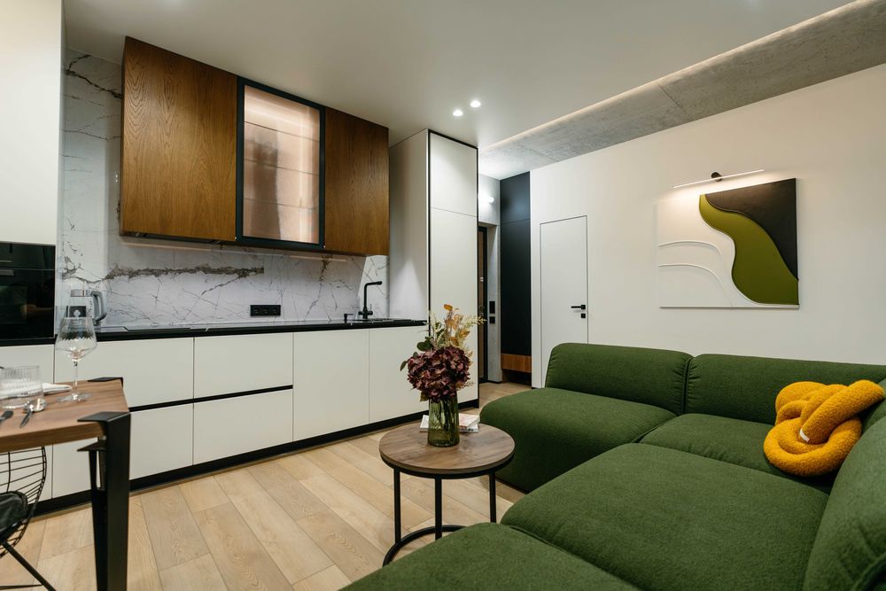 Файна Таун, 1-кім. Власник