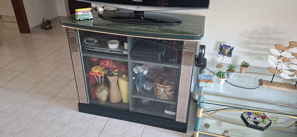 Móvel TV com portas de vidro