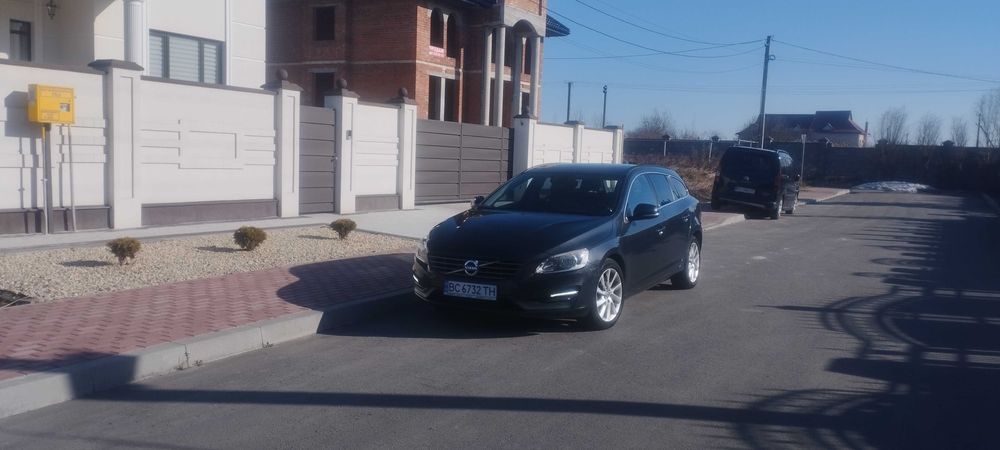 Вольво v60 2014 року