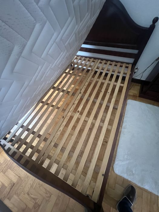 Cama completa em madeira mogno