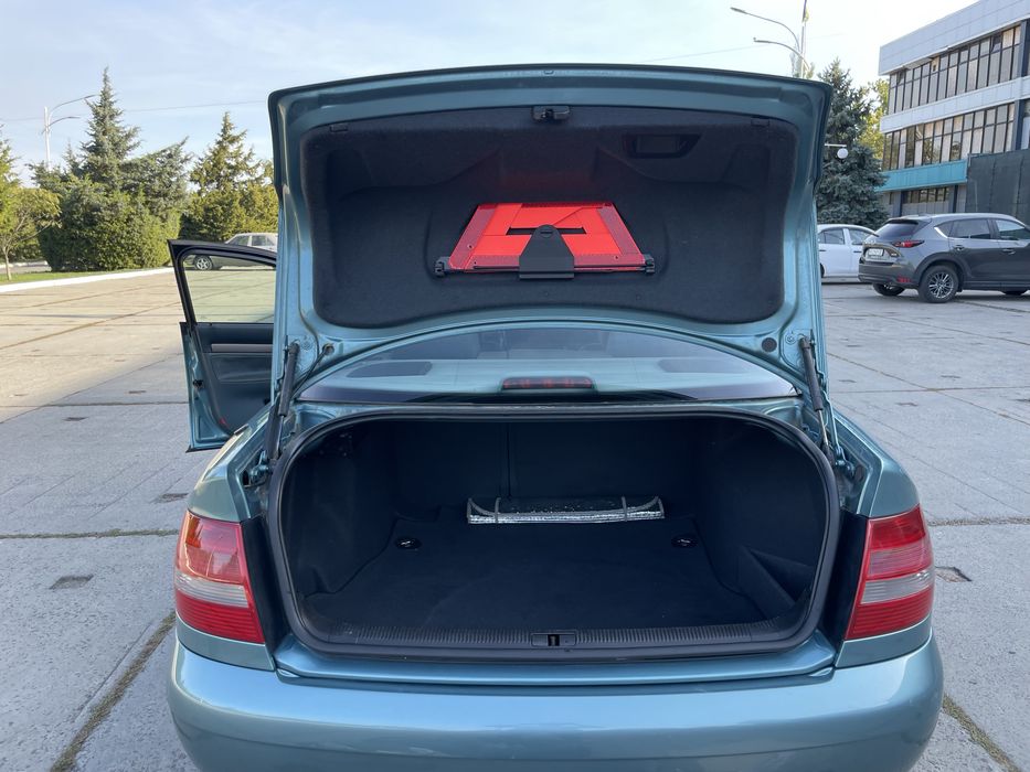 AUDI A4 1.8 Автомат Газ/Бензин
