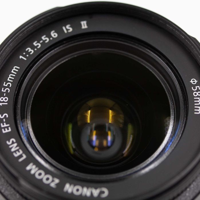 Canon EOS 2000D + EF-S 18-55mm f/3.5-5.6 IS II