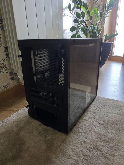 Caixa NZXT H210i Mini-ITX