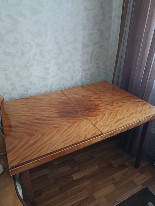 Стіл обідній дерев'яний