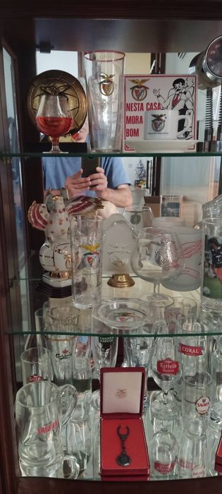 Móvel porta vidro novo peças coleção Benfica