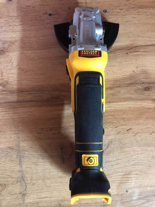 Кутова шліфмашина DEWALT DCG405FN