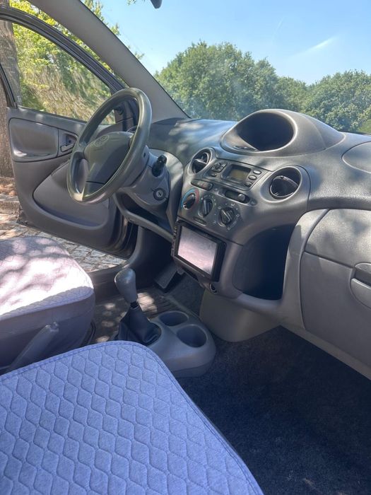 Toyota Yaris 1.0 Terra | 2001 | Muito Económico e Fiável