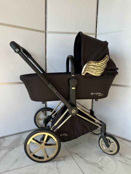 Продам  ТОП версия коляску в отличном состоянии б/у  CYBEX  Priam LS + Frame Trekking JS RBA Wings Black” Два комплекта (зима ,лето)+ сумка