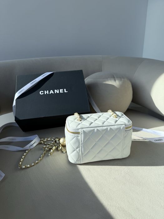 Сумка Chanel Vanity біла