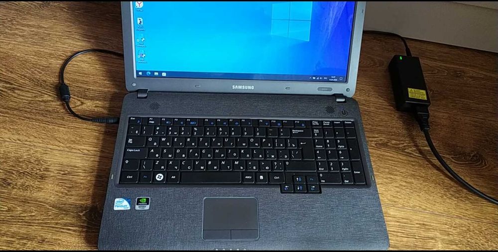 Ноутбук Samsung R528