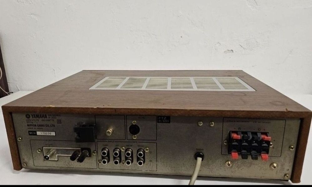 Amplituner Yamaha R-300. Made in Japan