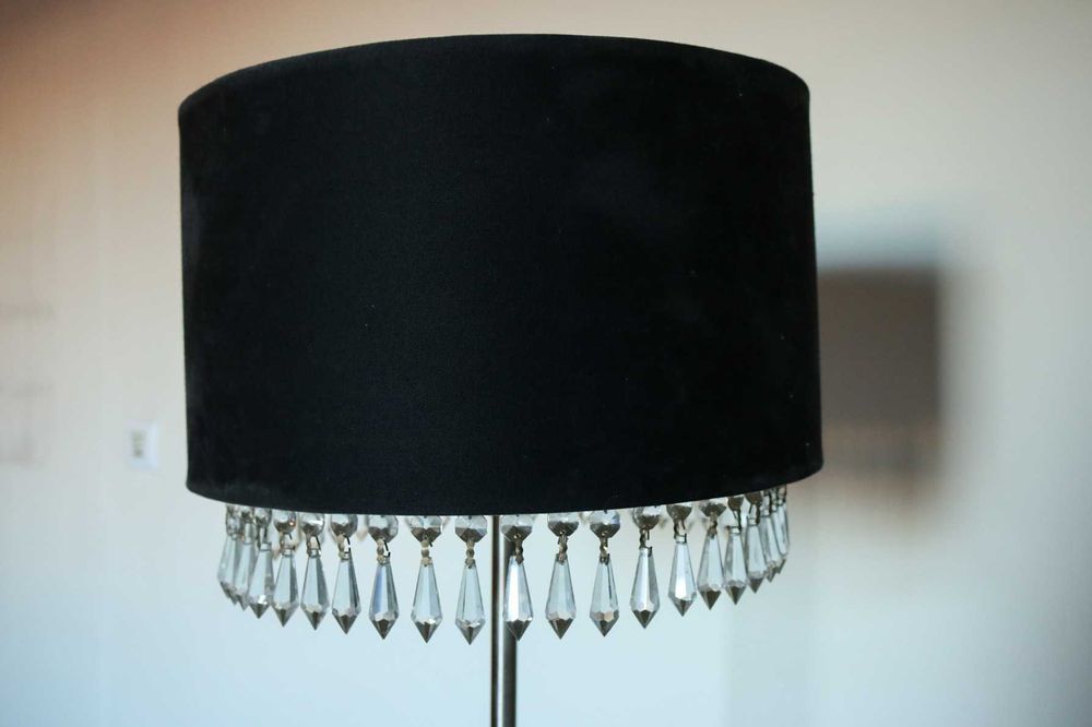 Candeeiro de pé preto