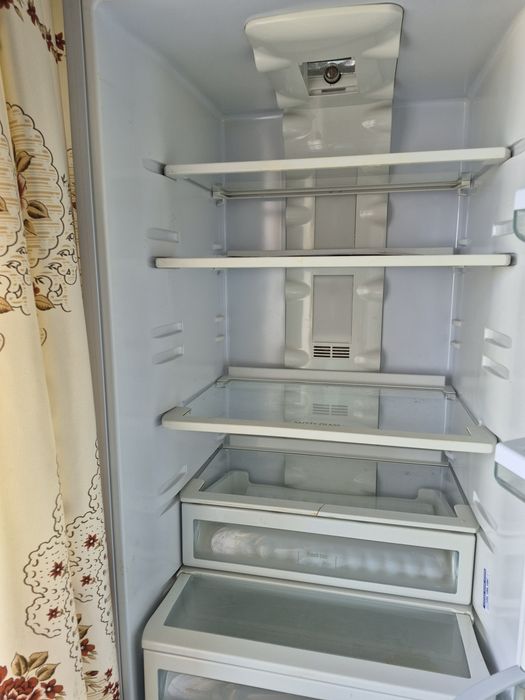 Холодильник Hotpoint Ariston