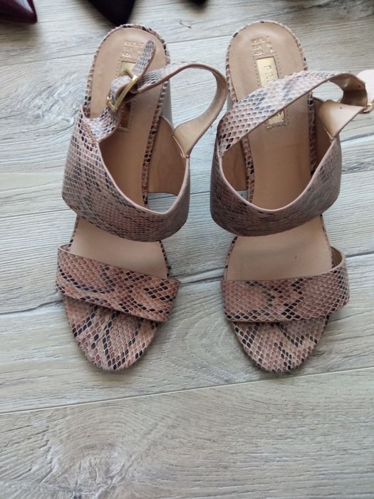 Sandałki wężowy print 40 primark