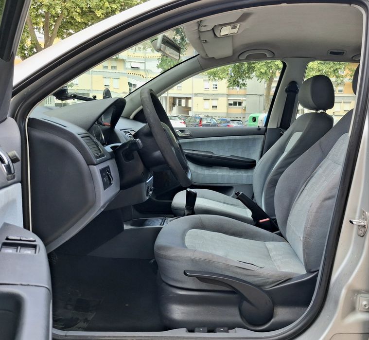Skoda Fabia 1.4i 16v C/AC Nacional 01