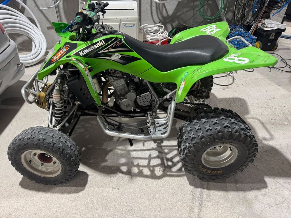 Moto 4 KFX 400 com muitos extras