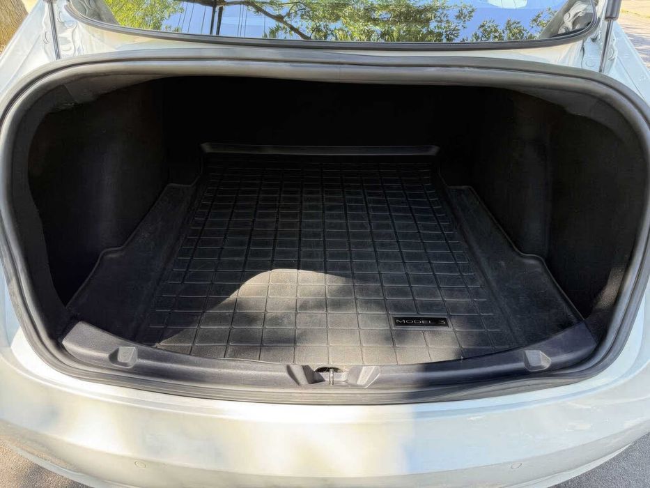 Tesla Model 3 Long Range      2019