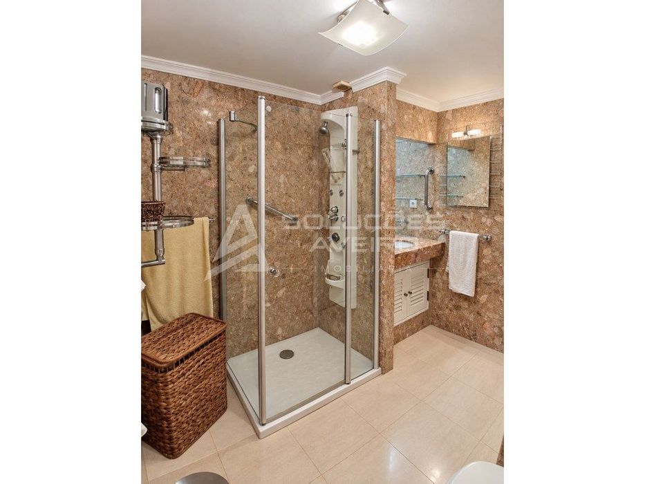 Moradia T4+1 | Piscina Coberta | Ginásio | Dois Lotes Urbanos | Cen...
