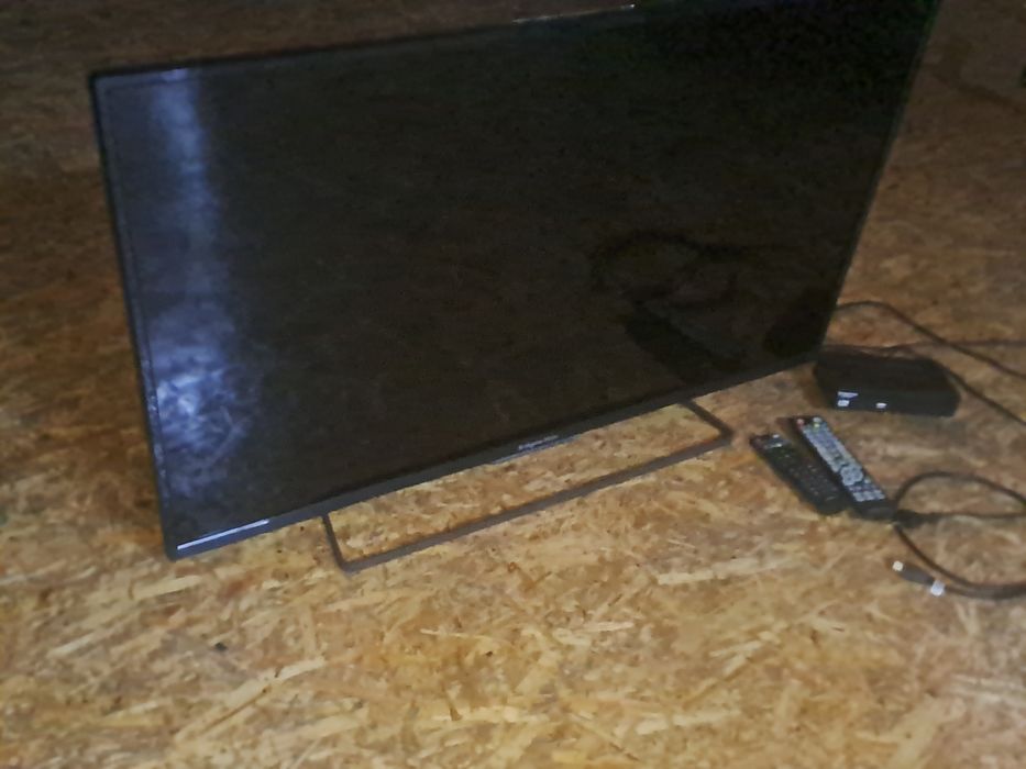 Telewizor  HDMI. KRUGER  MATE 42 Cali + DEKODER    Wzmacniacz