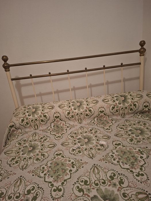 Cama de ferro (antiga)