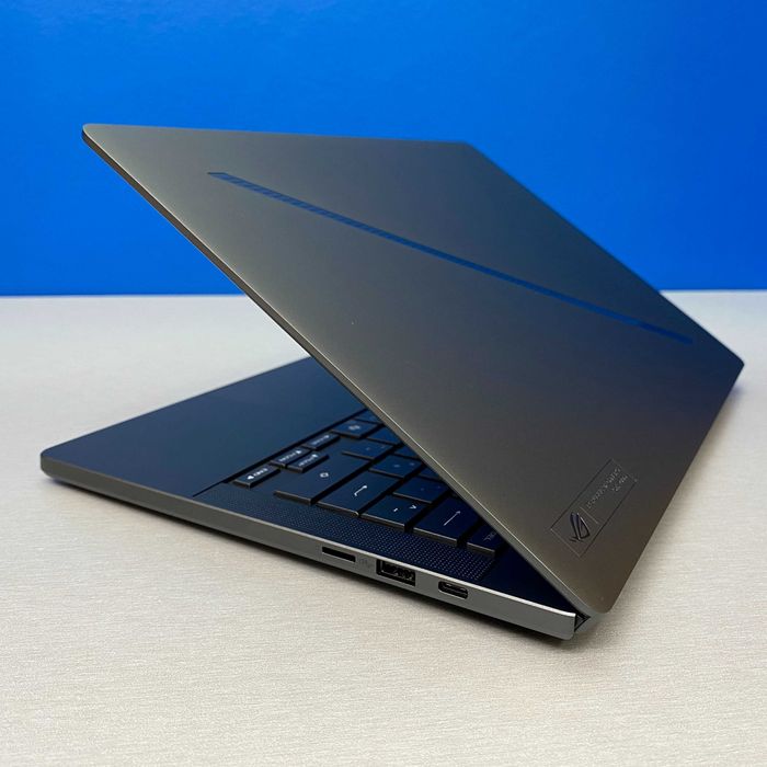 ASUS Zephyrus G14 | 14" OLED | Ryzen 9 AI HX 370 | 32GB | RTX 5070 8GB