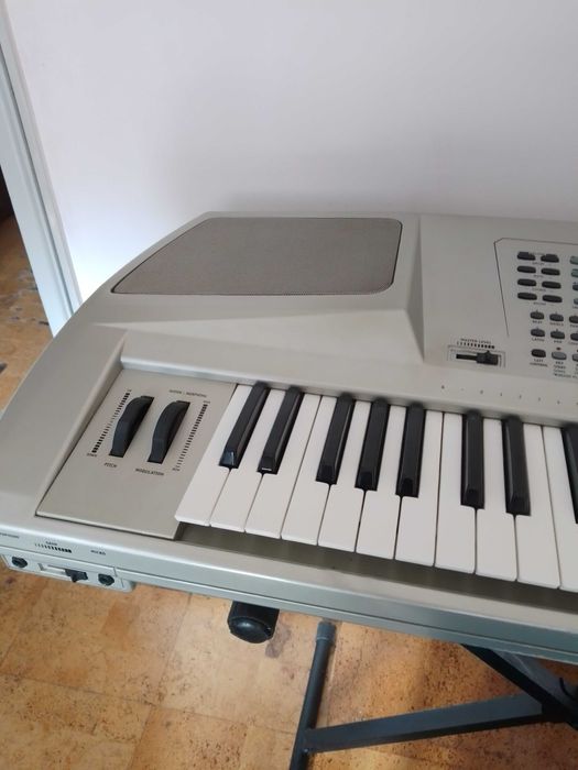 Vendo teclado Ketron XD9 em muito bom estado