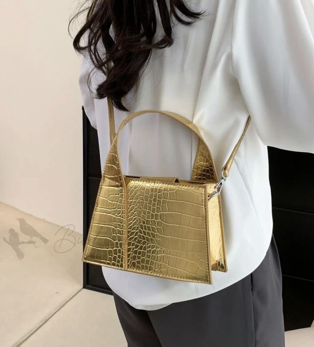 Жіноча золота сумочка