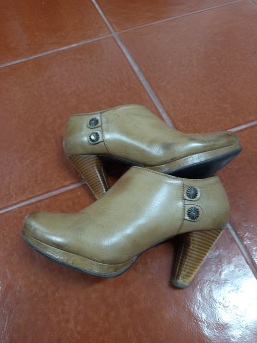 Botins em pele número 38