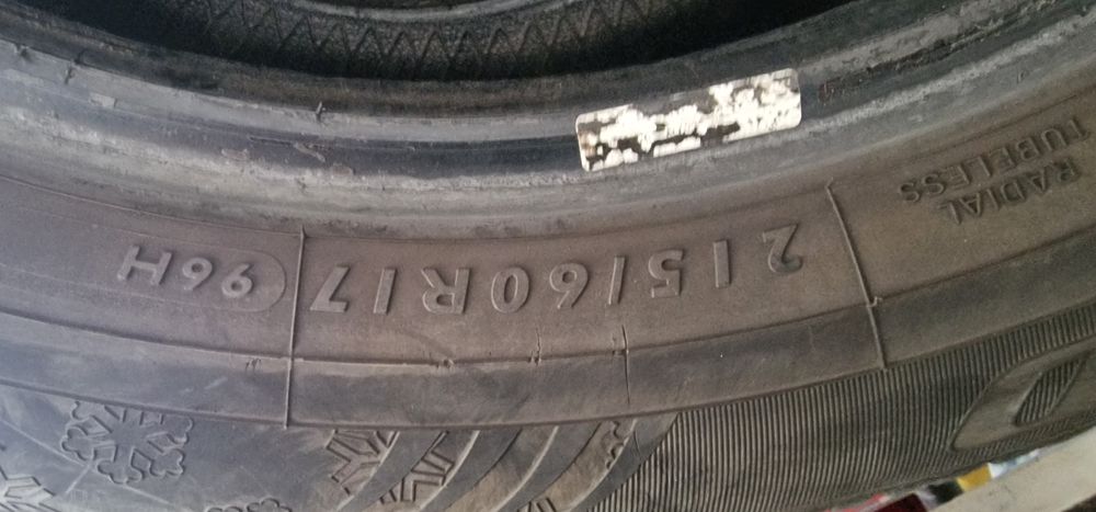 Opony zimowe DUNLOP 215/60R17
