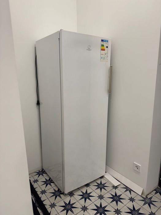 Морозильна камера Indesit