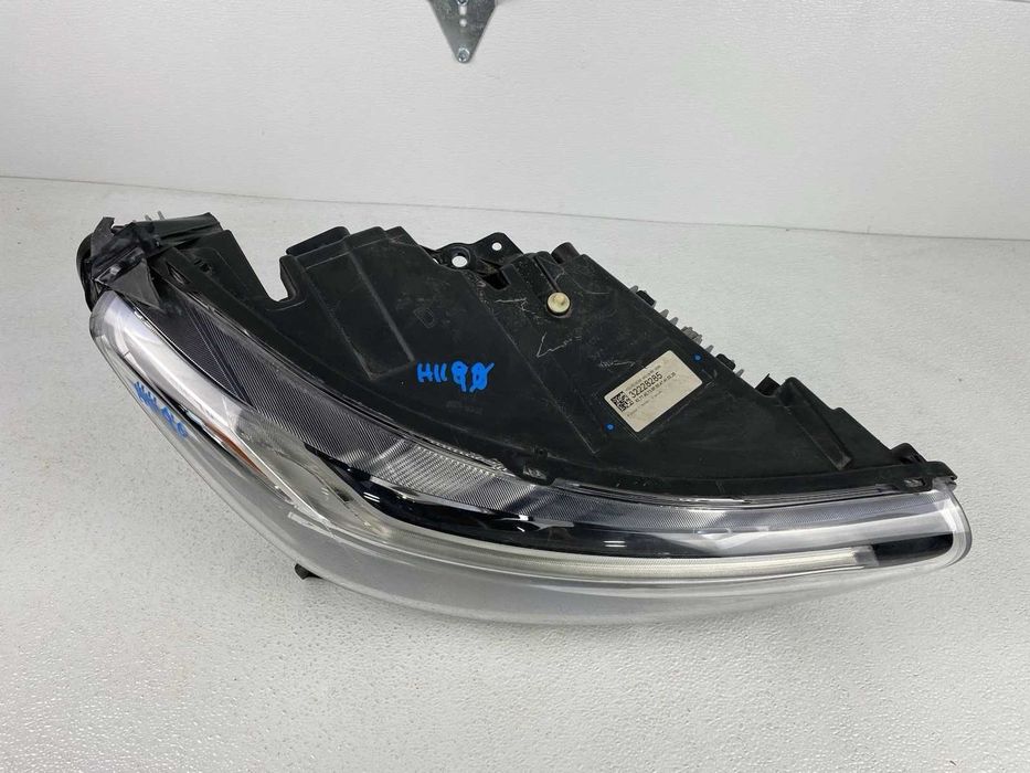 Права фара Volvo XC-40 2019-2022 USA Mid Led