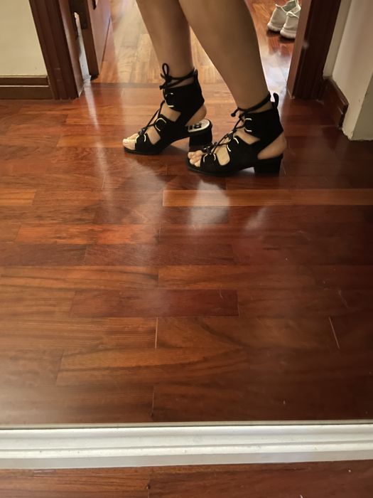 Vendo sandálias Bimba y Lola pretas